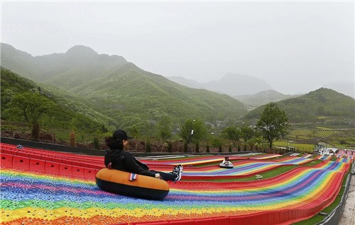 禅城彩虹滑草场